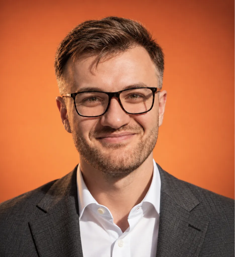 Emin Ahmedov, Account Director